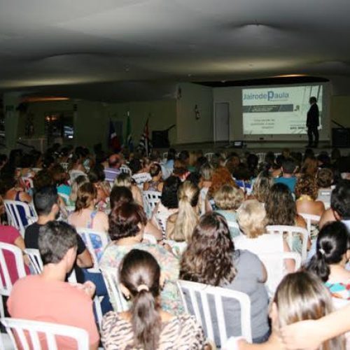 Educação inicia o ano letivo com palestra ministrada pelo educador Jairo de Paula