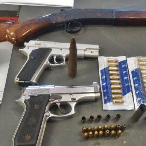 Homem de 53 anos é preso por posse irregular de arma de fogo no Sérgio Dornelles