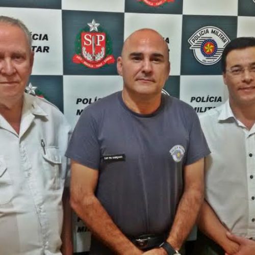 Policiais militares de Porto Ferreira recebem a visita de capelão da corporação