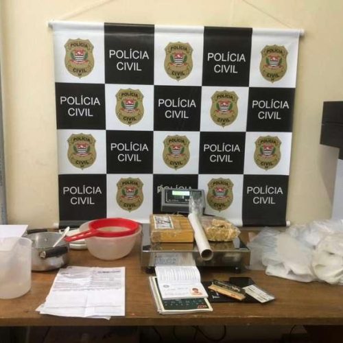 Policiais civis de Porto Ferreira prenderam acusado de tráfico no Bairro Serra D’agua