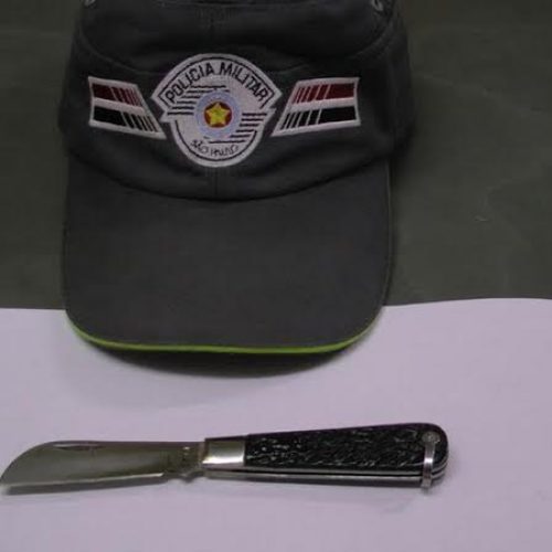 Canivete é encontrado em bolsa de aluna