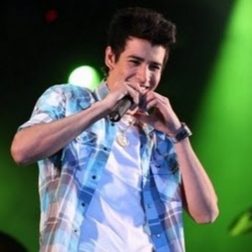 Gusttavo Lima se apresenta no segundo dia da FEIFE 2011