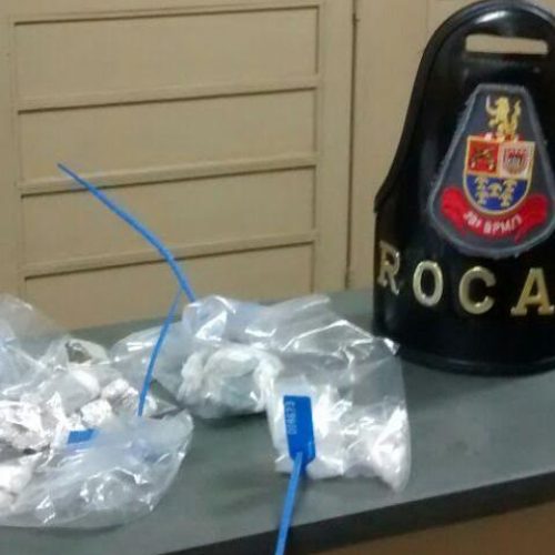 ROCAM flagra comercialização de drogas no Jardim Paschoal Salzano