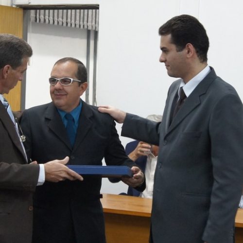 Vereador entrega Medalha 29 de Julho à dentista
