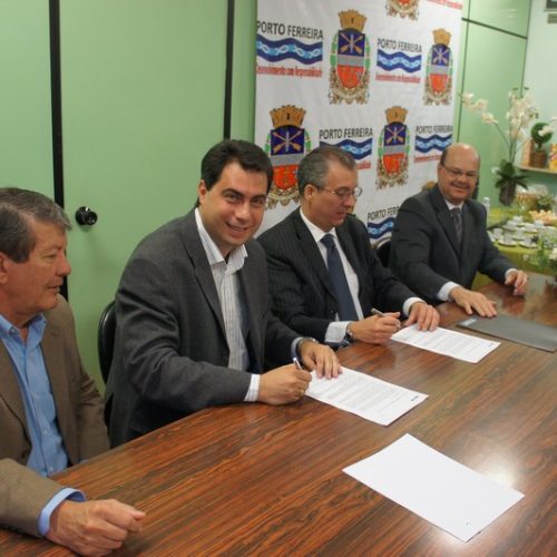 “É um momento histórico”, diz prefeito Maurício Rasi ao assinar contrato do PAC