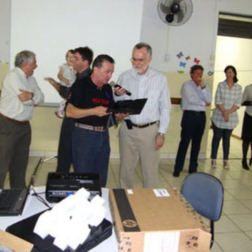 Pirassununga – Começa a distribuição de Notebooks aos professores