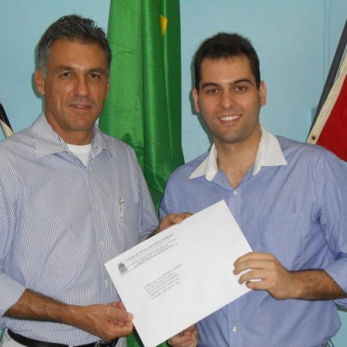 Deputado Guilherme Campos recebe pedido de construção de UBS na Vila Sybilla