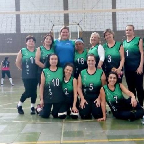 Equipes de vôlei de Porto Ferreira sofreram derrotas nos festivais da APV
