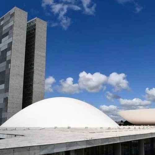 Fim da escala 6×1 avança no Senado e segue para plenário