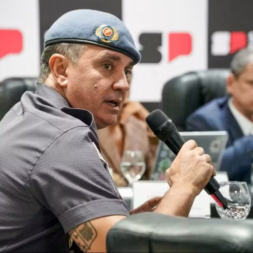 Ex-chefe da PM do governador Tarcísio de Freitas de SP é citado em investigação sobre ligação com PCC e deixa comando