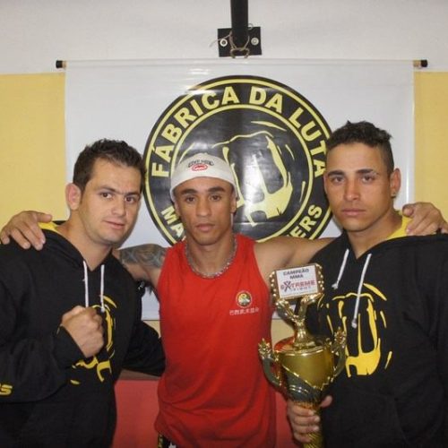 Edpo Avelino da Fábrica de Luta sagrou-se Campeão no K1 em Passos-MG
