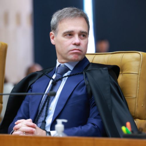 Ministro do STF André Mendonça vota por manter benefícios fiscais a agrotóxicos