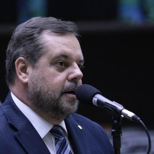 Brasil precisa de 64 mil bibliotecas para cumprir lei de Lobbe