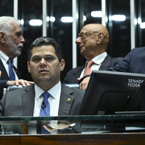 Senado aprova projeto que proíbe descontos em benefícios do INSS
