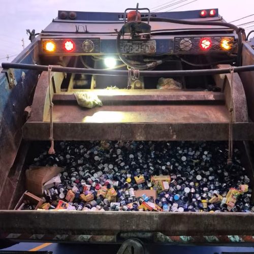 Vigilância Sanitária interdita atacadista de suplementos alimentares e descarta 900 kg de produtos