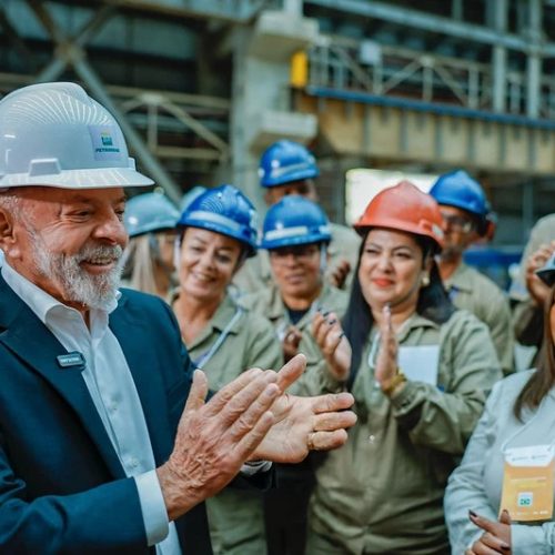 Lula critica Trump e diz que presidente dos EUA tenta governar o mundo pelas redes sociais