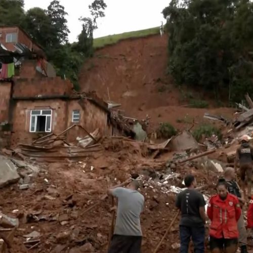 Deslizamento atinge 12 imóveis em Juiz de Fora e deixa mortos e desaparecidos
