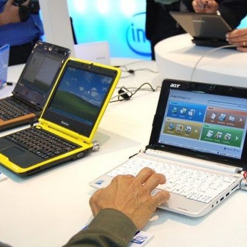 São Carlos- Prefeitura entrega 1.700 mil netbooks para alunos da rede municipal