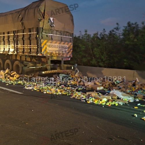 Acidente entre caminhões interdita rodovia dos Bandeirantes e gera congestionamento de 3 km