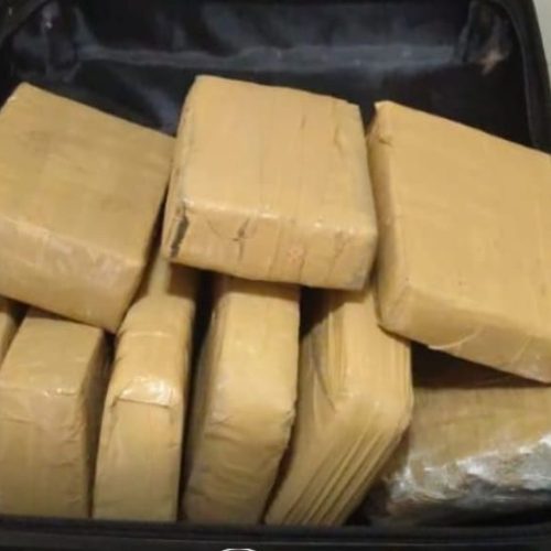 Homem é preso com 10 tijolos de maconha durante patrulhamento