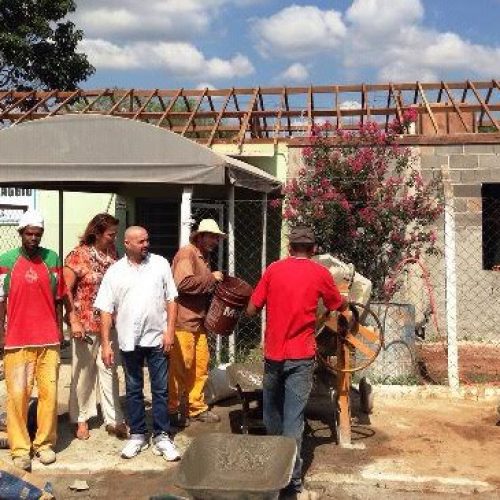 Prefeita e vereador vistoriam obras de reforma e ampliação da UBS do Jardim Águas Claras