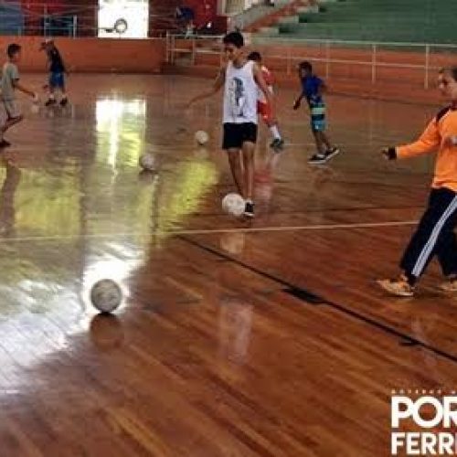 Garotos do futsal se espelham nos craques da equipe ferreirense