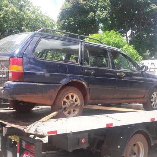 Carro furtado em Tambaú foi localizado na SP-215, em zona rural de Porto Ferreira