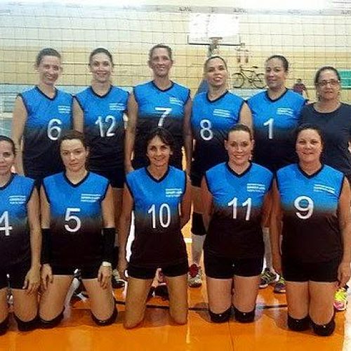 Equipe feminina máster de vôlei sofre derrota em casa para Américo Brasiliense