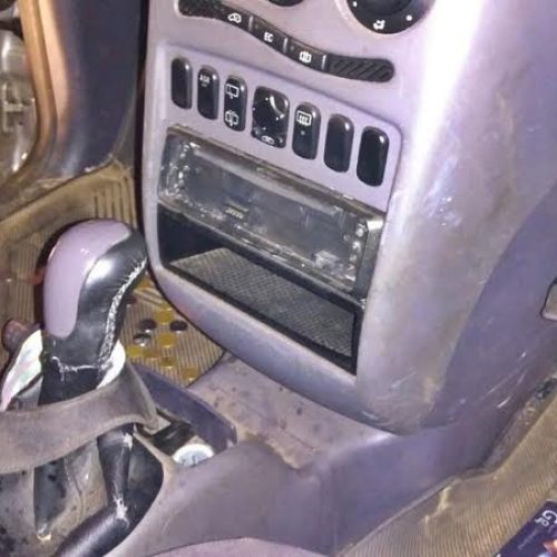 Dupla é presa em flagrante após furto em interior de veículo estacionado na área central da cidade