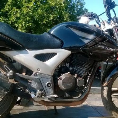Moto furtada em Pirassununga é localizada em Porto Ferreira; um homem foi detido por receptação