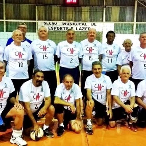 Equipe masculina de vôlei da melhor idade vence amistoso contra Santa Cruz das Palmeiras