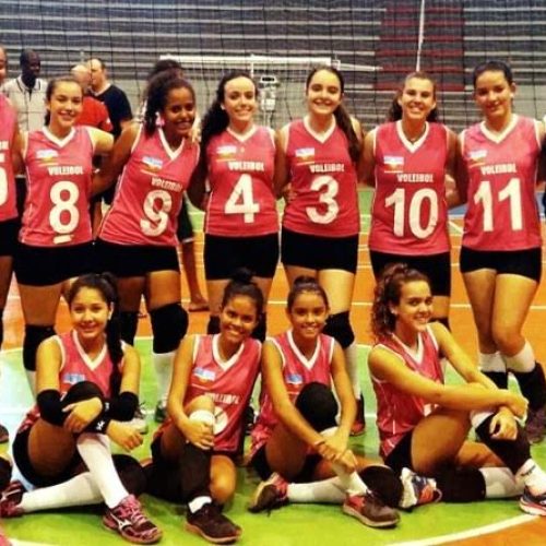 Voleibol feminino trabalha forte para resgatar equipe de base