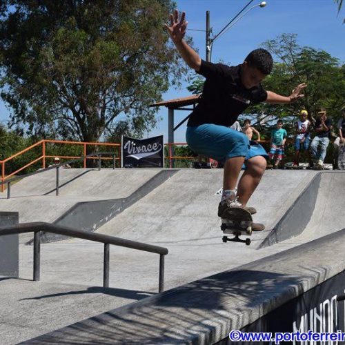 Encontro de skatistas marca entrega da revitalização da pista da Área de Lazer