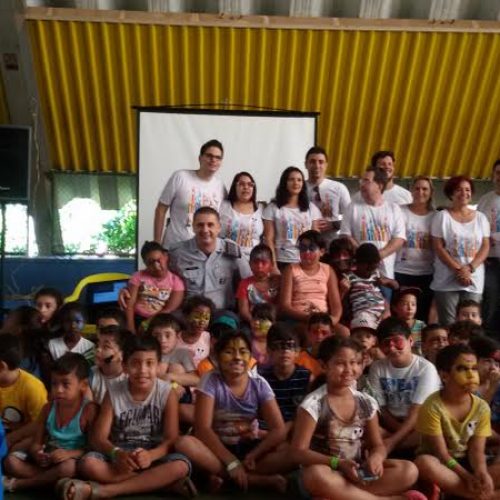 Polícia Militar realiza palestra durante evento da Associação Amigos do Bem de Porto Ferreira