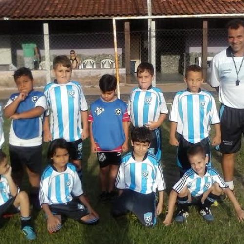 C.F.A.: entrega de KIT Uniforme e Festival de Futebol Menor fecham o ano de 2014