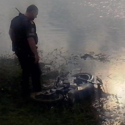 Guarda Civil Municipal localiza moto em uma lagoa