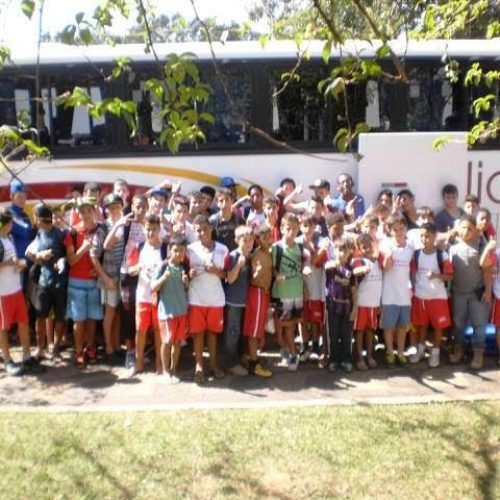 Sub-15 do projeto Atleta do Futuro disputa partida em Descalvado