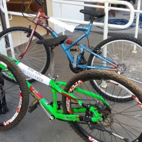Polícia Civil apreende duas bicicletas e drogas na Praça da Bíblia