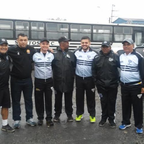 Escola de futebol do P.F.F.C. enfrentou o Santos F.C no C.T. Meninos da Vila