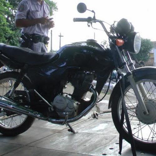 Polícia localiza moto com números do chassi e motor raspados no Jardim Anésia II