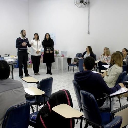 Educadores da rede pública fazem curso de capacitação do Programa de Educação Empreendedora