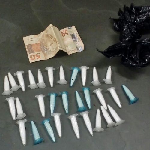 Homem de 21 anos é preso no Jardim Jandira em flagrante por tráfico de drogas