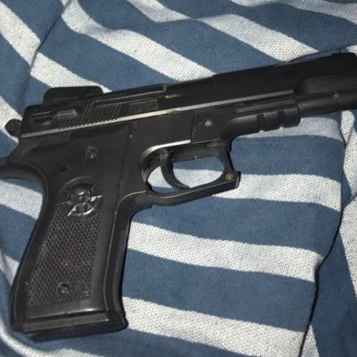 PM de Porto Ferreira apreende simulacro de arma de fogo durante patrulhamento; dois foram detidos