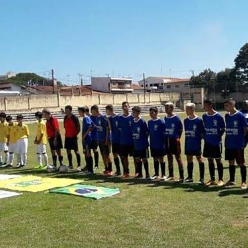 Garotos da escola de futebol da Prefeitura fazem amistoso contra equipe do Japão