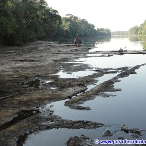 Rio Mogi Guaçu mostra o leito rochoso na maior estiagem das últimas décadas