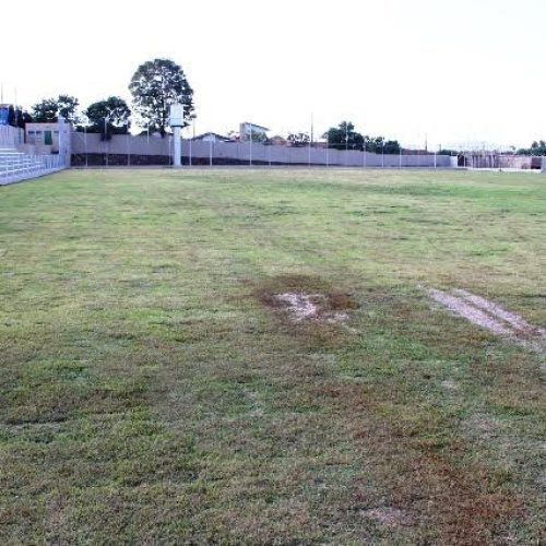 Prefeitura fará revitalização de dois campos de futebol do município