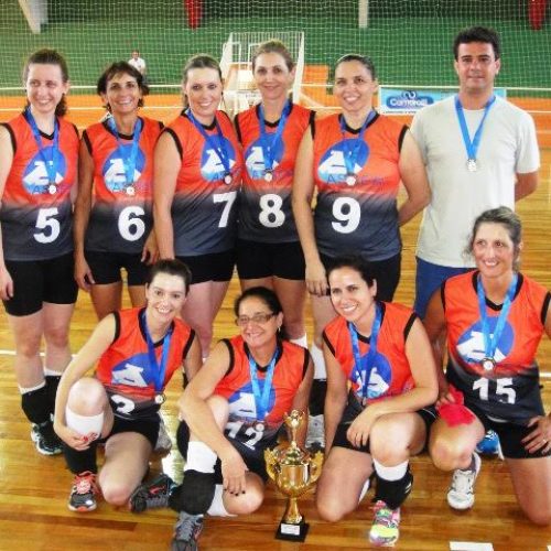 Equipe feminina master de vôlei da Asser/DEL conquista o bronze na APV