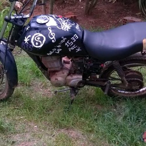 Localizada no Centenário I moto CG 125 com os números do chassi e motor raspados