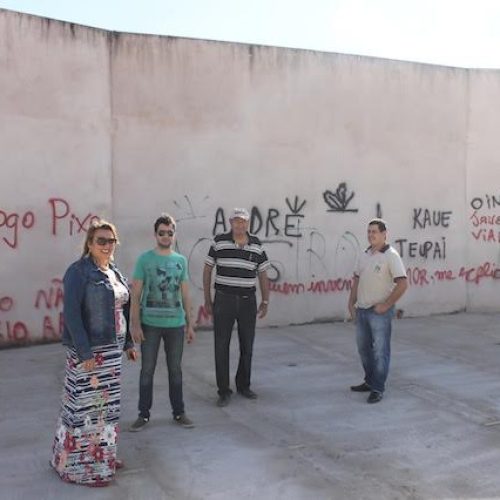 Prefeita e diretor vistoriam obras de palco permanente na área do Centro Cultural Fepasa