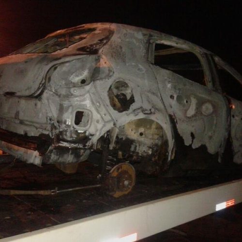 Fiat Bravo incendiado é localizado na zona rural de Porto Ferreira